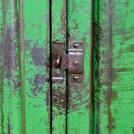 Armadietto industriale verde, anni '50 – Armadi contenitori, Iron, Metal (photo 10 of 13)