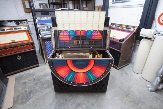 Image 1 of Gerestaureerde en onderhouden Seeburg Sunstar jukebox uit 1976 met 80 schijven en 160 nummers.