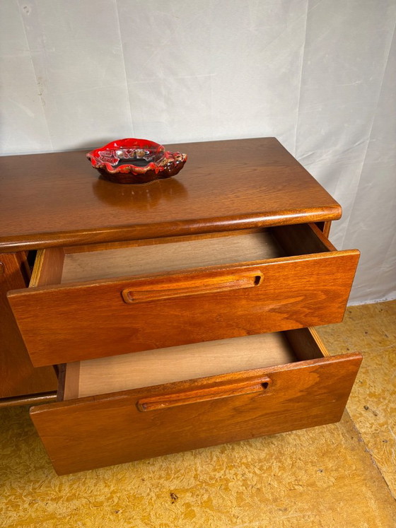 Buffet vintage Meredew en teck | Années 1960 | Design britannique du milieu du siècle Un buffet vintage en (photo 3 of 8)