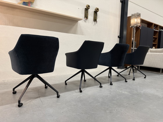 Image 1 of 4 Sedie da pranzo Leolux Callas in tessuto blu/pelle