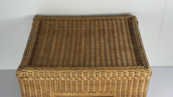 Image 1 of Table basse vintage en rotin avec tiroir table de chevet / table d'appoint