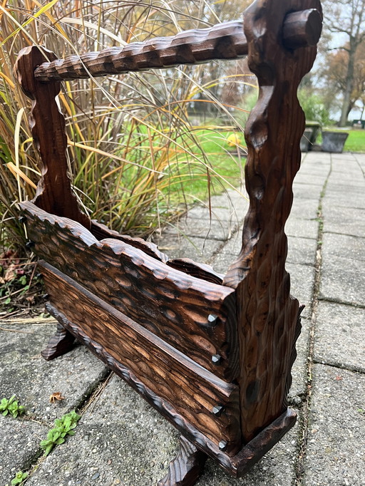 Handgesneden houten lectuurbak –Black Forest, ca. 1930–1950