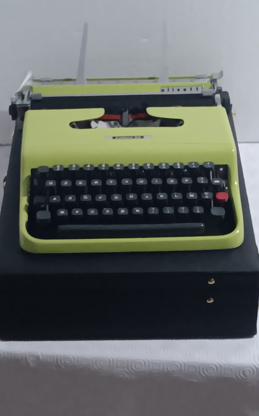 Machine à écrire olivetti lettera 22 vert pomme