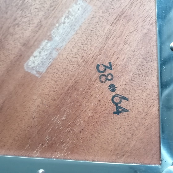Image 1 of Table basse design vintage Midcentury en bois de teck rond. Fabriquée en Allemagne.