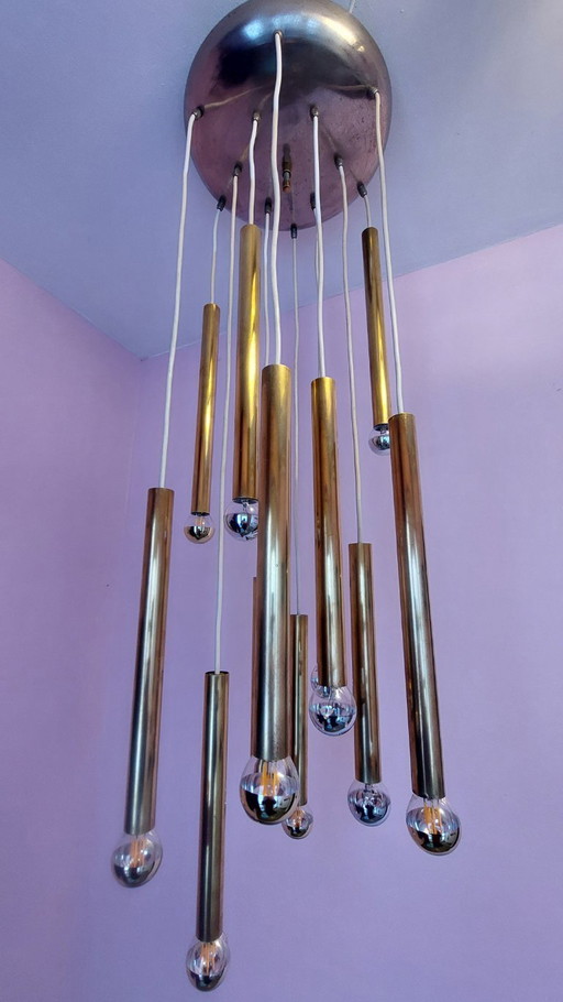 Messing kroonluchter met 12 lichtpunten.