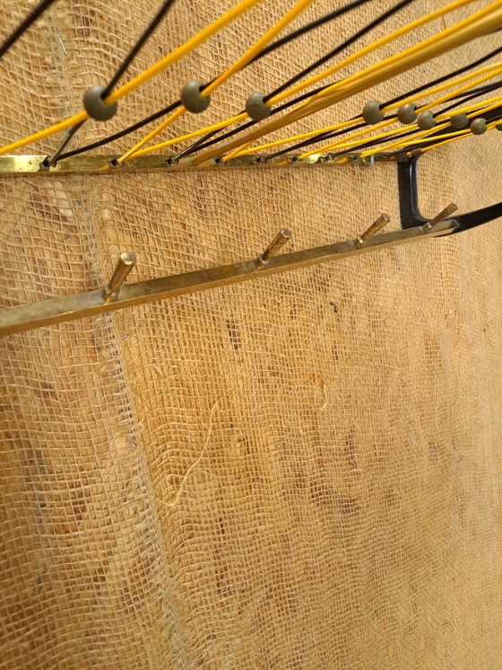 Image 1 of Porte-manteau des années 1950 avec crochets en laiton et noir, n° 19