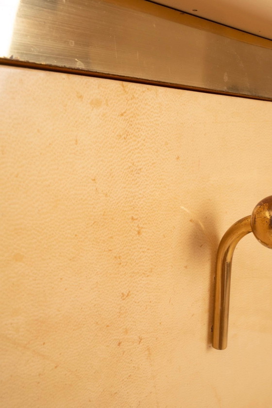 Luciano Frigerio Nettuno Credenza Curva in Pergamena per Frigerio di Desio 1970 – Cassettiere, Brass (photo 19 of 27)