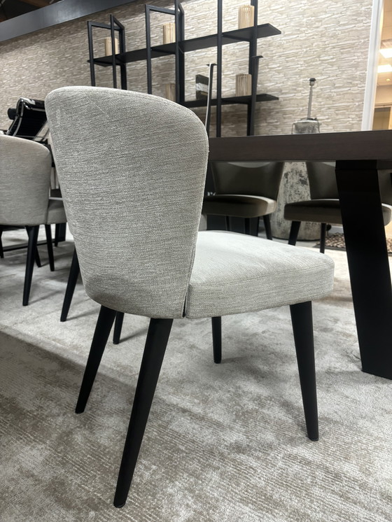 Image 1 of Minotti Aston Dining Chairs 8 Verfügbar In Showroom Zustand