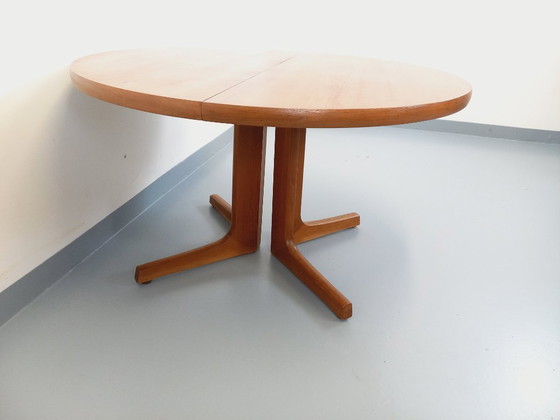 Image 1 of Table à manger ronde scandinave vintage en teck des années 60 avec rallonges