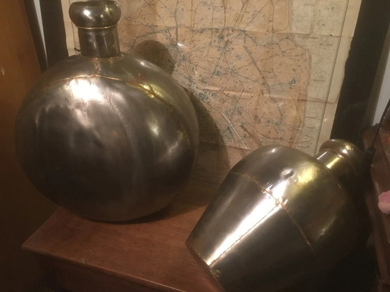 Coppia di borracce in metallo lucidato dal Rajasthan. – Bicchieri e caraffe, Vintage (photo 11 of 12)