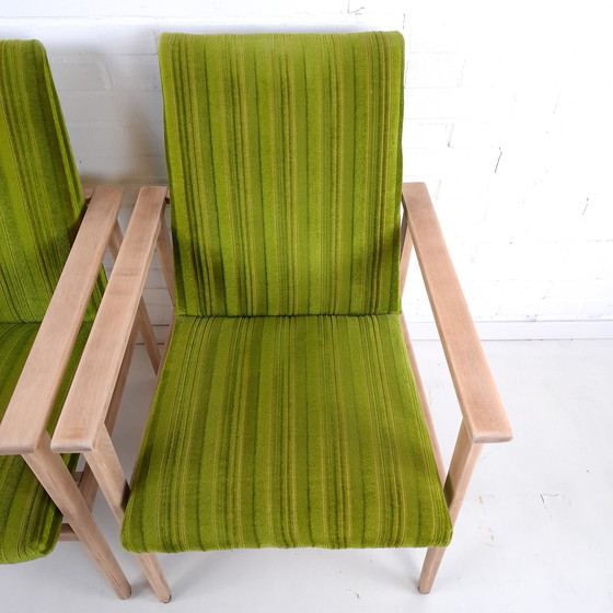 Image 1 of 2 sedie vintage anni '70 in legno con rivestimento in velluto verde