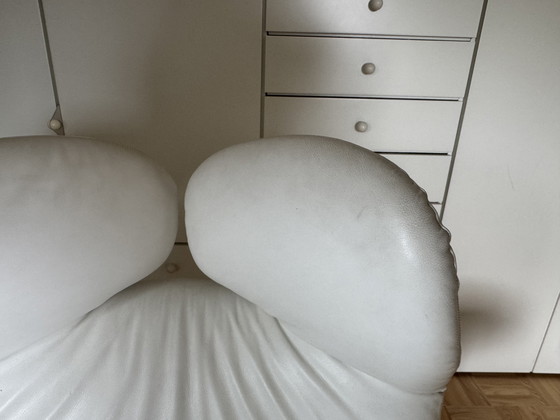 Image 1 of Poltroncina Cassina Wink in pelle bianca designer Toshiyuki Kita