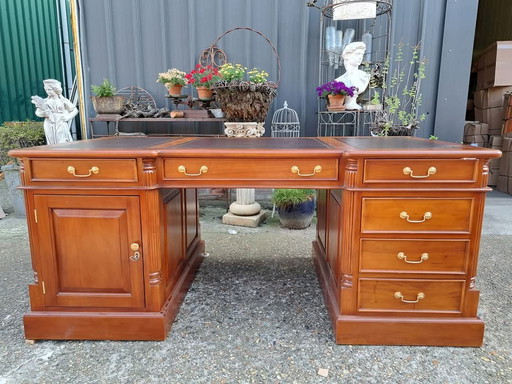 Classic English Writing Table, Desk, Partner Desk, With Leather Inlay in New Condition, Dimensions 180x90 and 76cm High