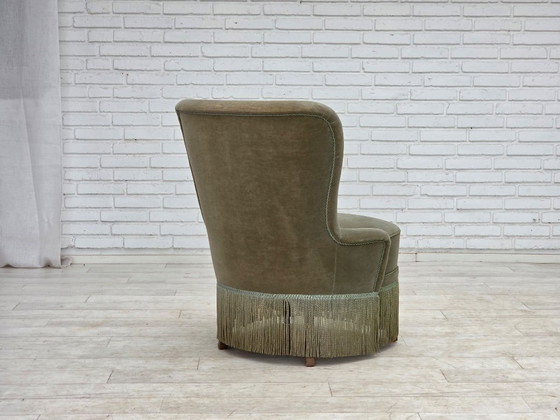 Image 1 of Scandinavische fauteuil uit de jaren 60, groene meubelvelours, poten van eikenhout.