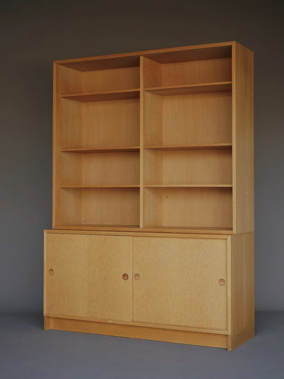 Image 1 of Eikenhouten boekenkast van Børge Mogensen voor Karl Andersson & söner. Zweden, jaren zestig