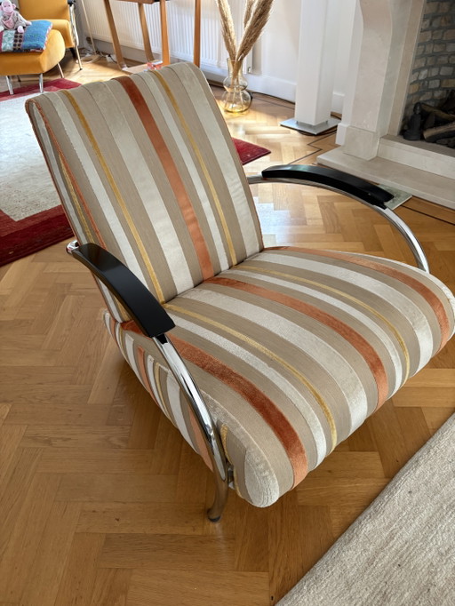 2 poltrone Gelderland Lotus 5470 di Jan Des Bouvrie. Tappezzeria di Designers' Guild.