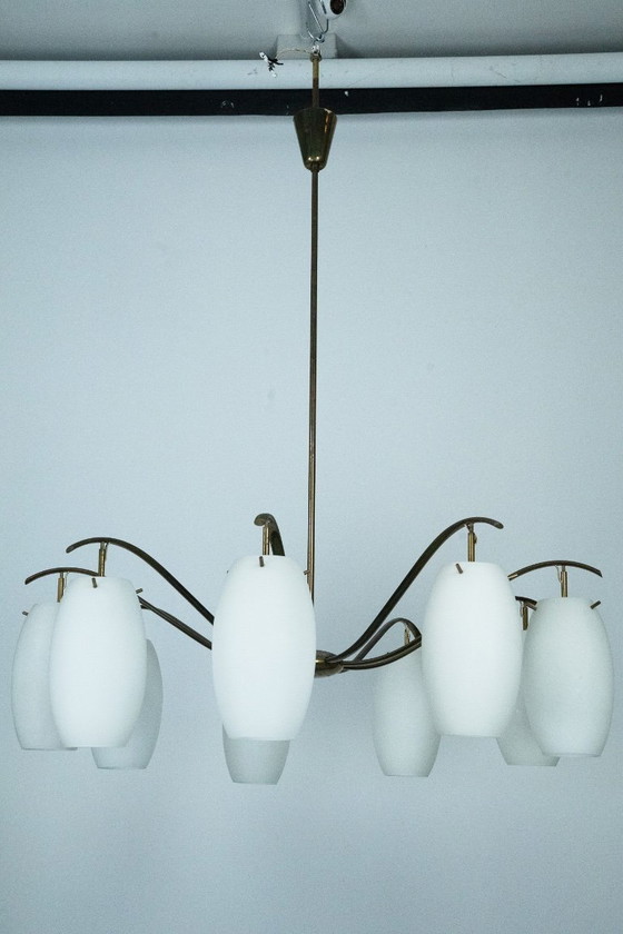 Image 1 of Rare lustre Arredoluce Monza à 9 lumières en laiton et verre opalin, Italie, années 1950