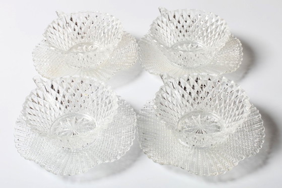 Image 1 of Servizio da tè in vetro trasparente di metà secolo / Decorazione con taglio a diamante / 4 tazze + 4 piattini / Italia / Anni '6