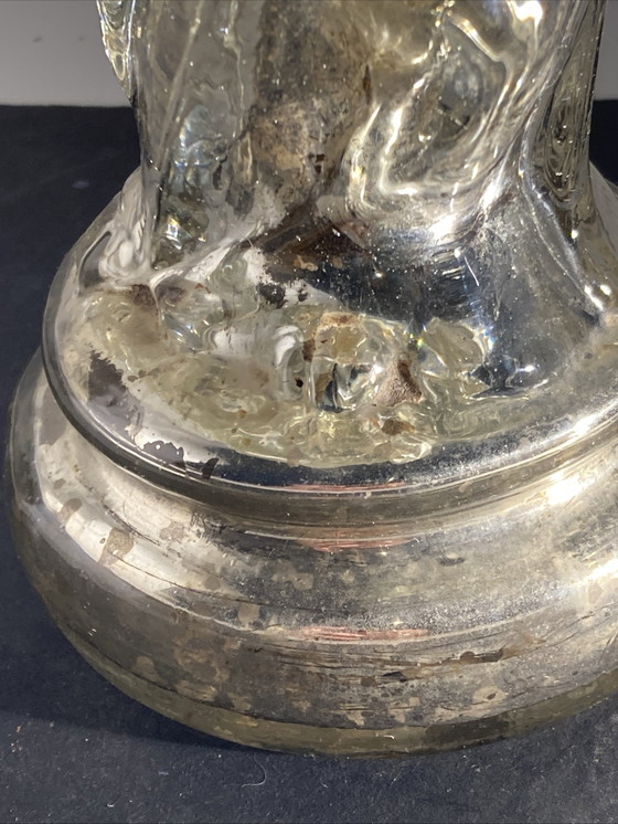 Image 1 of Statuetta in vetro eglomizzato raffigurante Cristo che regge il Sacro Cuore, XIX secolo