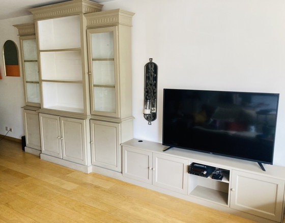 Image 1 of Ampio mobile modulare per soggiorno: libreria, vetrina e mobile TV in stile country chic.