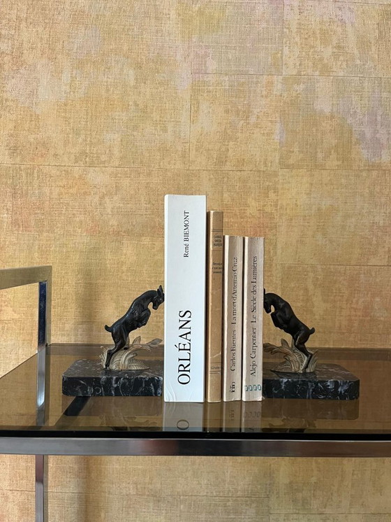 Image 1 of Fermalibri Art Déco in bronzo con base in marmo, raffiguranti sculture di capre, stile francese anni '30 (coppia).