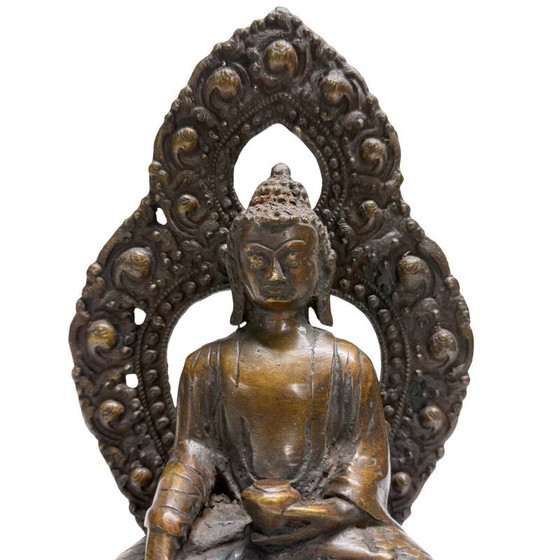 Set of 2 19th-century bronze Buddhas with traces of 24-carat gold – lot 462 – Sculpture (photo 19 of 29)