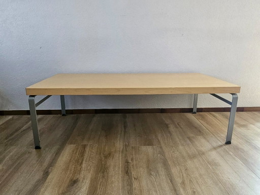 Table basse Kinnarps Wilson Design – Bouleau et chrome – Minimaliste