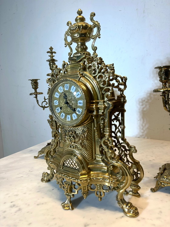 Juego de reloj de sobremesa de cobre de estilo antiguo con dos candelabros – Relojes (photo 2 of 8)
