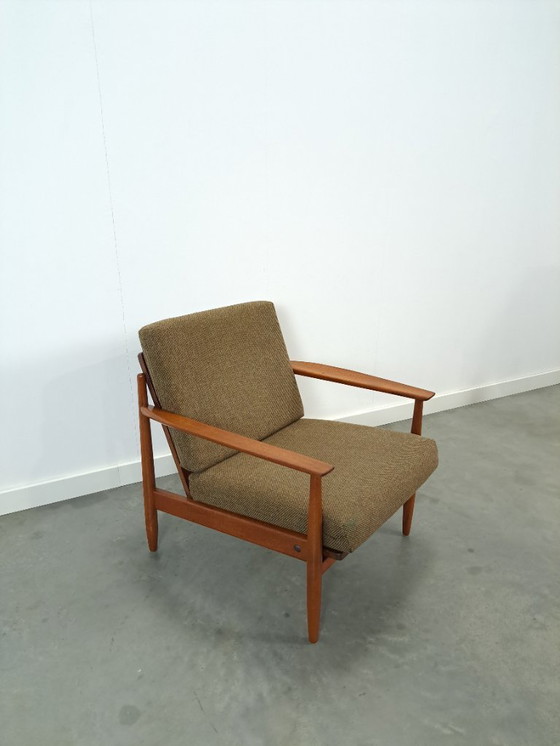 Image 1 of Skandinavischer Sessel aus Teakholz mit braunen Stoffpolstern, Stuhl 1