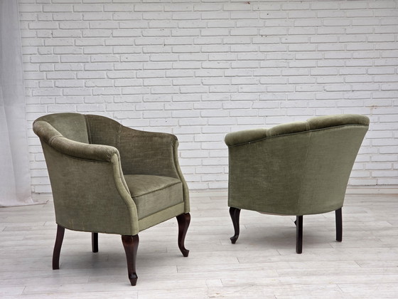 Image 1 of Fauteuil danois des années 60, velours vert, pieds en hêtre.