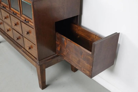 Image 1 of Antiguo armario de mercería alemán de roble, años 20/30