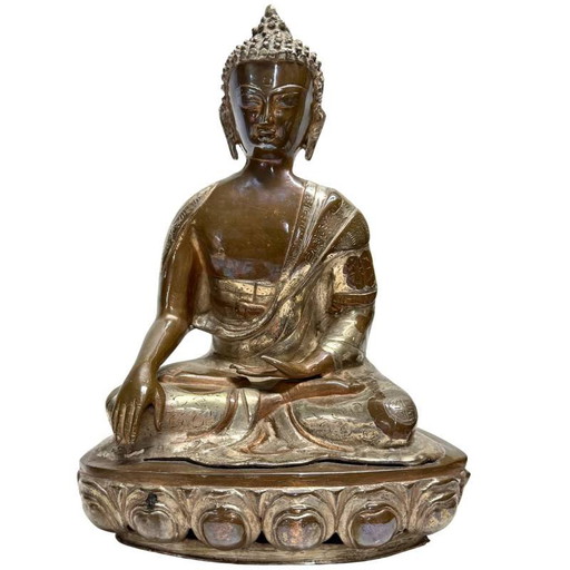 Raro Buda Shakyamuni de Patan – Túnica floral grabada a mano, c. 1920