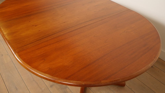Image 1 of Vintage round dining table | extendable | teak | 121- 173 cm