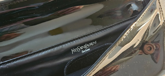 Clutch Yves Saint Laurent in pelle verniciata nera, Plastica, Nero (foto 9 di 15)