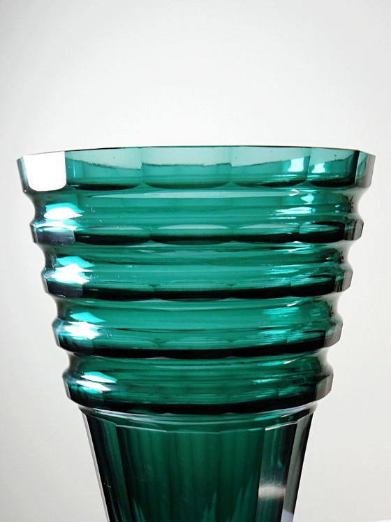 Large Antique Art Deco Cut Emerald Crystal Vase, Bohemia 1920-1930 – Bohême (photo 5 of 14)