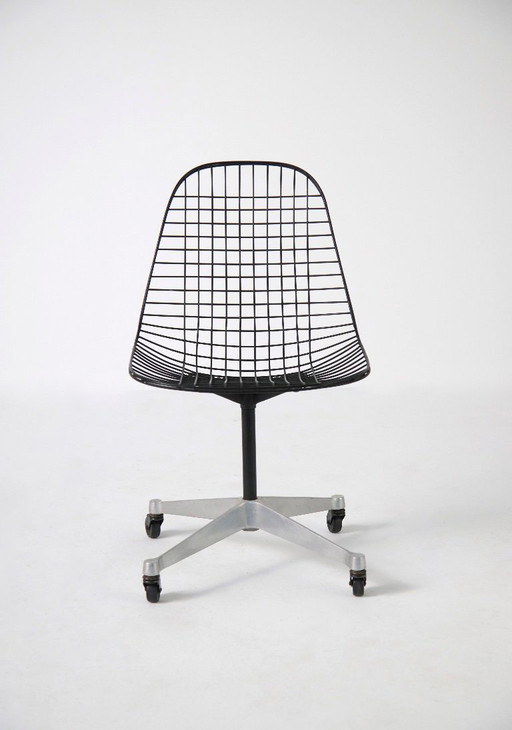 Eames Wire Chair | Swivel Wheels