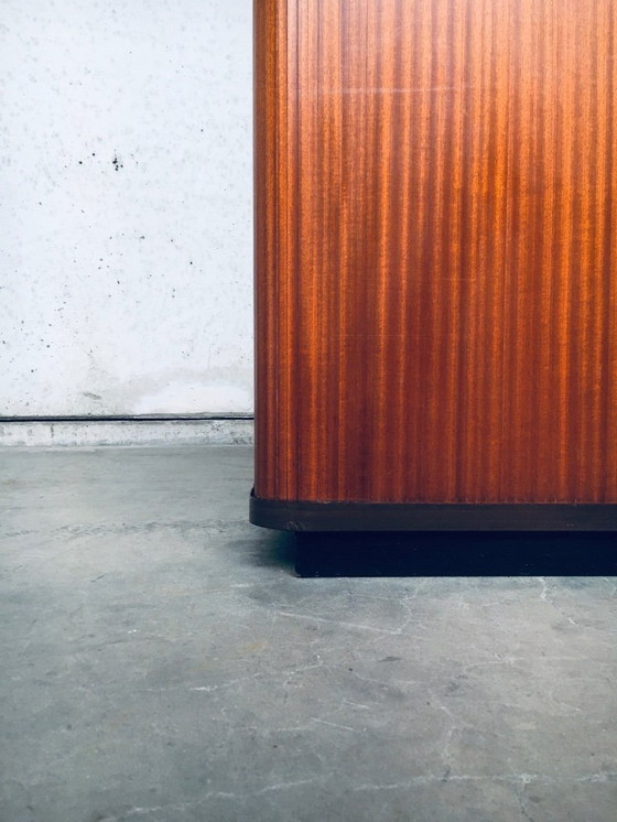 Image 1 of Archivador con puertas correderas de diseño moderno de mediados de siglo, Bélgica, años 60