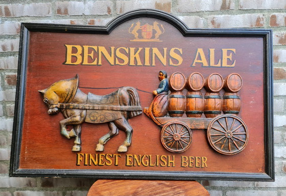 Image 1 of Insegna decorativa vintage in rilievo 3D in legno, realizzata a mano, della birra Benskins Ale.