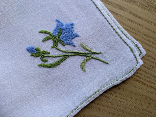 Tovagliolo vintage in voile di lino ricamato a mano - Fiore blu