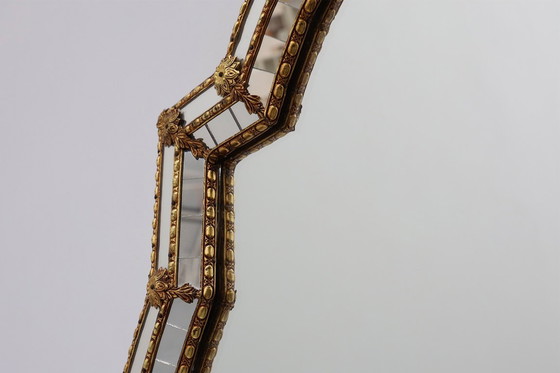 Image 1 of Grand miroir trapézoïdal en laiton et mosaïque de style vénitien du XXe siècle