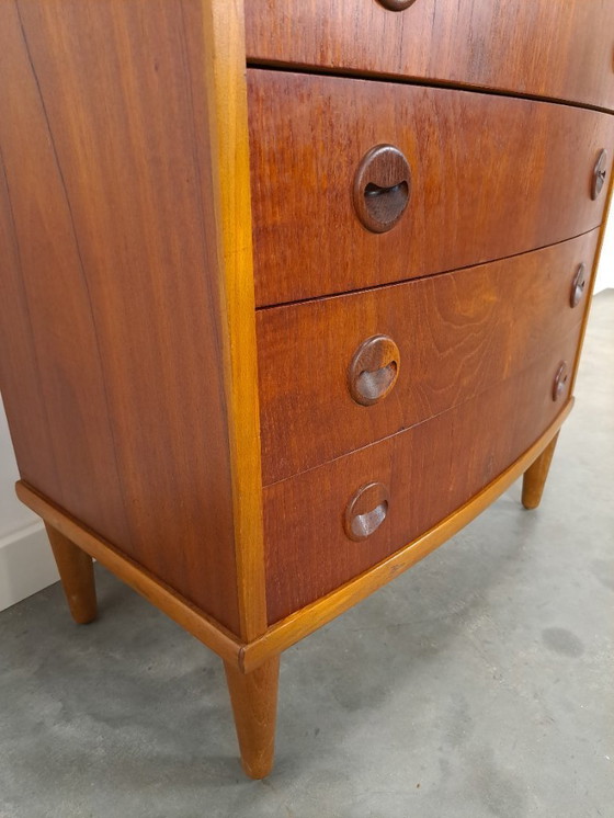 Image 1 of Cassettiera curva danese con 7 cassetti e maniglie rotonde