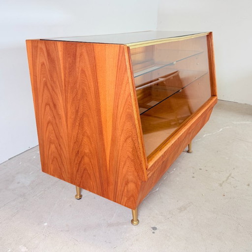 Vitrina de mostrador vintage con patas doradas