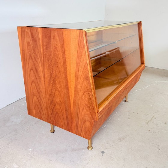 Image 1 of Vintage Toonbank Vitrine op gouden pootjes