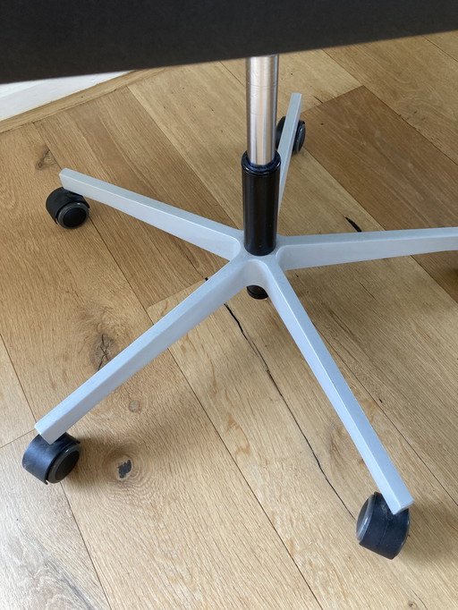 Vitra 04 office chair clone