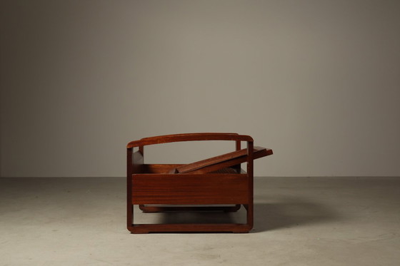 Image 1 of Sillón de salón de teca de estilo arquitectónico de mediados de siglo con asiento de mimbre, década de 1950.