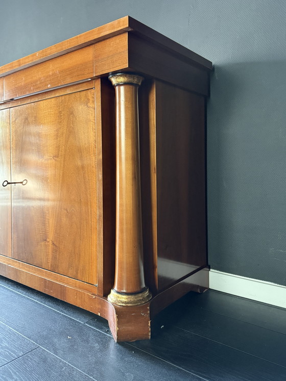 Image 1 of Elegante verfijnde Italiaanse buffetkast van uitmuntende kwaliteit
