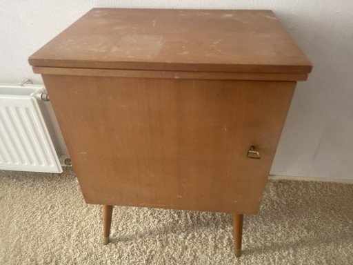 Mid-Century Vintage Naaimachinekast & Kabinet (Inclusief Werkende Naaimachine) – drankenkasten, Wood, Brass