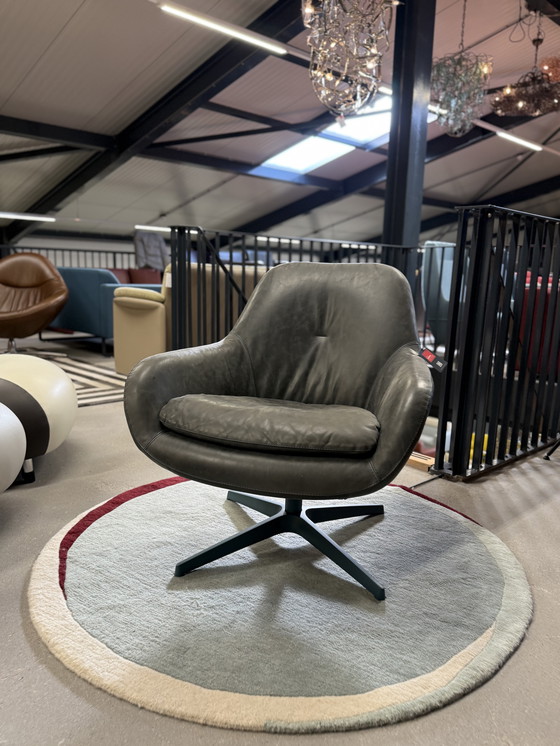 Image 1 of Poltrona girevole Floor Sparkle One in pelle Neron Sesame