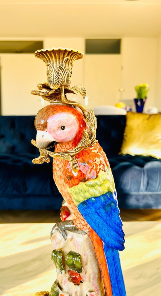 Image 1 of paar bronzen, porseleinen papegaaien kaarsenstandaards, nieuwe figuur kandelaars