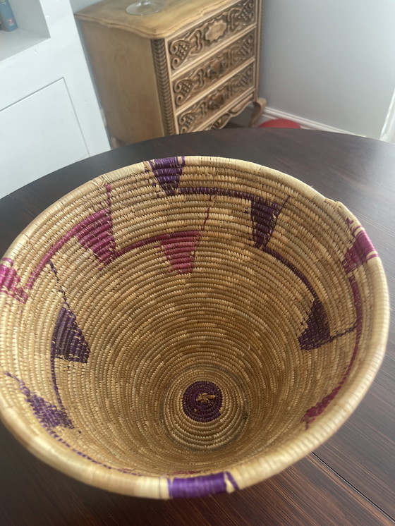 Image 1 of Cestino Tutsi intrecciato strettamente con coperchio Ruanda